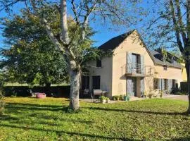 Chambre dans grande maison au calme face aux Pyrénées avec salle d'eau et WC privatifs