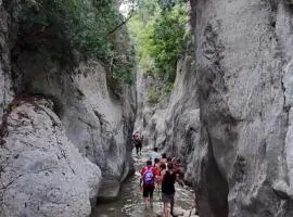 PETRASTERO Canyon Retreat-Agrafa , Greece