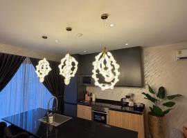 Casagrandè 2 bedroom luxurious apartment, hotel a Otinshi
