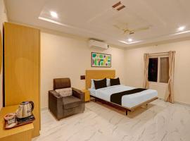 Super Townhouse SP Living Tree – hotel w mieście Karīmnagar
