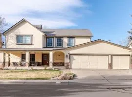 Spacious Country Club Golf Course Retreat