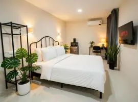 Quiet Retreat Near Airport & City Access