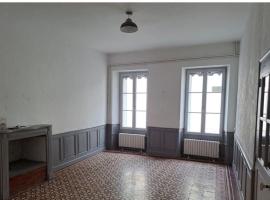 Maison de ville – hotel w mieście Évron