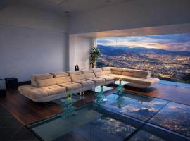 Glass Mansion Breathtaking 180 Panoramic View, Hotel in Envigado