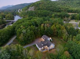 White Mountain Retreat with Theater, Fire Pit, Game Room and River Access, Hotel in Woodstock