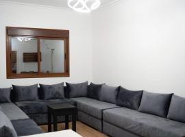 apartamentos bourja – hotel w mieście Azla