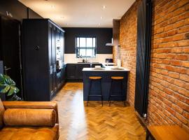 Heatons Retreat - Modern Two Bedroom Apartment, hotelli Manchesterissä