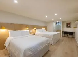Modern King-Size Guest Suite