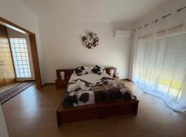 Casa da Tininha, готель у місті Алкобаса