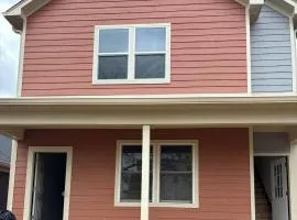 Newly Built 3BR 2BT home minutes from downtown and walking distance