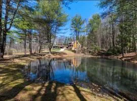 Cozy Every Season Cabin Perfect for Families
