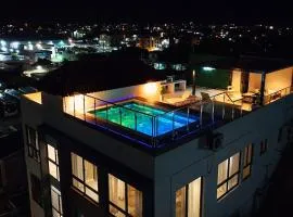 Private Rooftop Jacuzzi Luxury Penthouse Sleeps 8