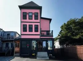A Little Mad Stay Downtown Bar Harbor, Free Parking, Leave Car, Walk Everywhere