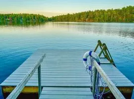 Lakefront Single Level Dual King Suites & Dock