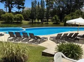 Genial apto en Solanas, piscinas climatizadas, verdes y relax