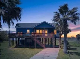 Caribbean Palm Retreat 3BR Near Crystal Beach Fireplace