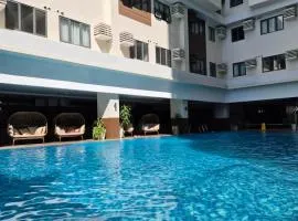 Furnished Family Condo Near IT Park and Waterfront With Pool, Wifi, Gym Access