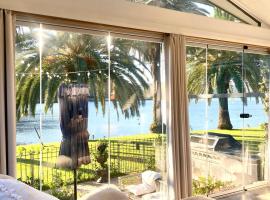 Glasshouse On The Water PET FRIENDLY, hotel i Wisemans Ferry