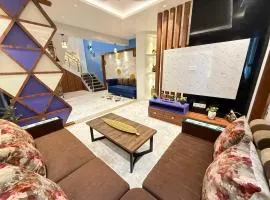 Stay At Candys Cozy Family Penthouse in Scenic Udaipur