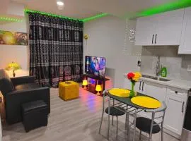 Cozy Cautley Guest Suite, Near YEG Airport