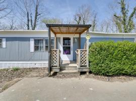 6 Mi to Fort Knox! Rural Family Home, Pets Welcome, hotell sihtkohas Radcliff