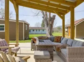 2 Mi to Great Smoky Mtns NP! Cozy Cabin Retreat