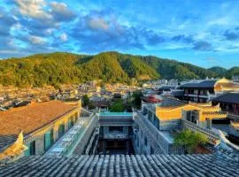 Phoenix Hall Historic Residence with Viral infinity pool rooftop bar Perfect photo spot 堂舍見山百年旧址设计师人文旅居院落
