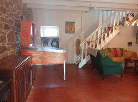 Haye de terre – hotel w mieście Québriac