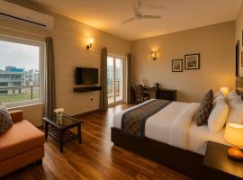 Vrindāvan में, होटल The sapphire premium apartment # Prime Location # Luxury rooms #Near Prem Mandir # Restaurant # Lift # Big Private Parking # Lawn #