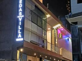 Hotel Grand Vedas By Harmony, hotel sa Ayodhya