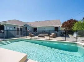 Spacious 5BR Pool Oasis Near Disney Resort