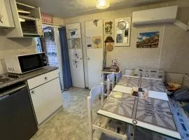 Mobilhome situé côté ville et côté campagne