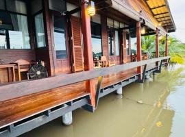 Little Bangkoknoi, hotel i Ban Bang Si Thong