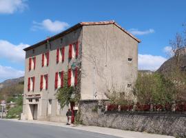 Maison aux volets rouges, Hotel in Tournemire