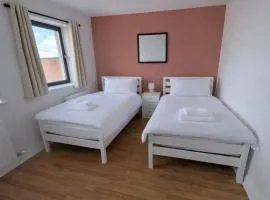 2-Min Walk to Belfast Centre - Bright Spacious with Views - Free Secure Parking