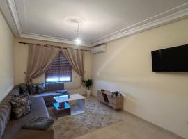 Stylish, cozy, & ready for your stay, ξενοδοχείο σε Chouiter