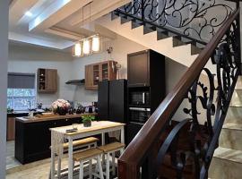 Villa Bali Rice Field, hotelli kohteessa Sukaraja