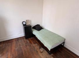 Chambre Privée Proche La Défense, Hotel in Colombes