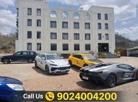 KING'SWAY Hotel & Resort, Hotel in Dūngarpur