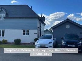 Neptune House The Bay Filey Home Sweet Holiday Homes with car ev point: Filey şehrinde bir otel