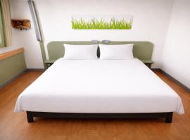 ibis budget Issoire, hotel u gradu Isuar