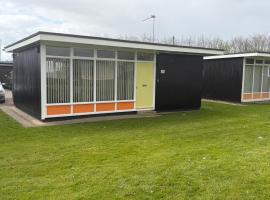 2 Broadside Chalet Park, hotel di Stalham