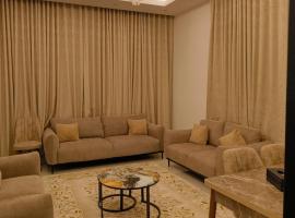 Sunset Terrace BBQs 5BR Villa for a Family Retreat in Helio 2, Hotel in Adschman