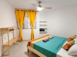 Casa Colibri - Confort et Authentique, à 300m de la plage !, hotel a Mindelo