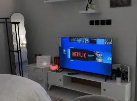 استديو بتصميم سينمائي