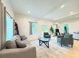 Modern Home in Hip Highland Park - Walk to Shops