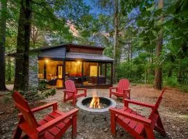 Romantic 1BR Cabin in Broken Bow HotTub, FirePit