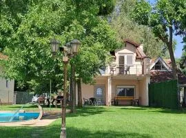 Vila Čoče - vikend kuća na Dunavu