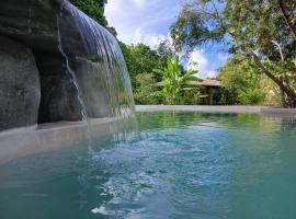 Chalés na Vila Natholi, Hotel in Imbassaí