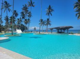 Uroa में, होटल Antonio Beach Hotel & Spa -with treehouse and biggest swimming pool in East Africa